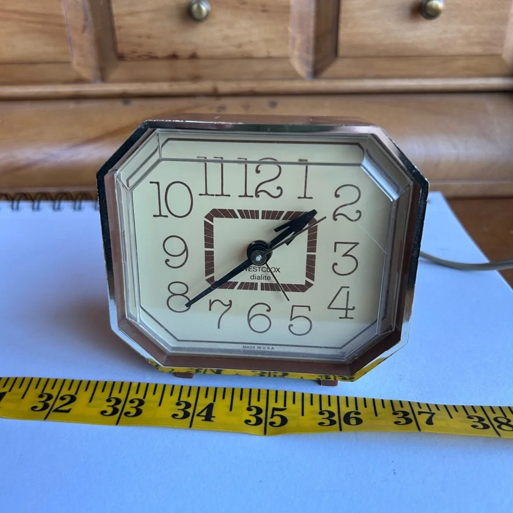 2 VNTG clocks Timex Floral White and Westcloc Dialite Brown they work!